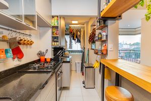 Image 9 - 895650