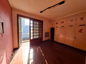 Image 4 - 895658