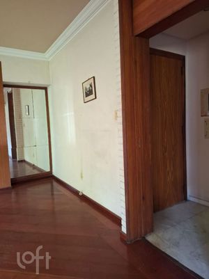 Image 31 - 895658