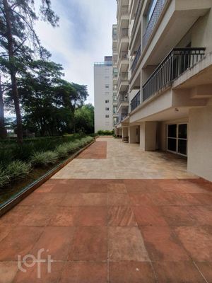 Image 18 - 895660