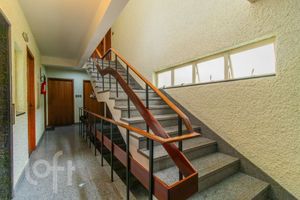 Image 1 - 895661