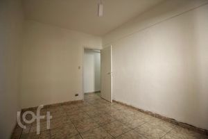 Image 4 - 895670