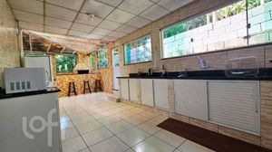 Image 16 - 895676