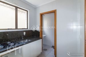 Image 4 - 895679