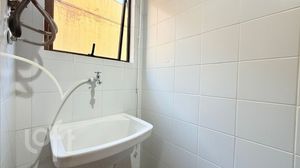 Image 18 - 895679