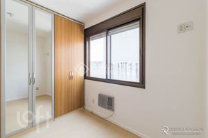 Image 11 - 895679