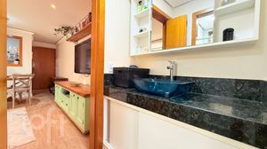 Image 15 - 895679