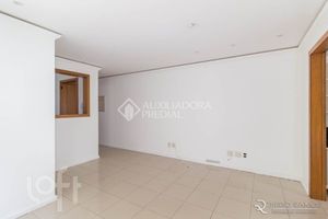 Image 2 - 895679