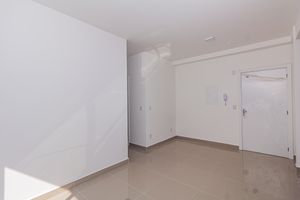 Image 6 - 895681