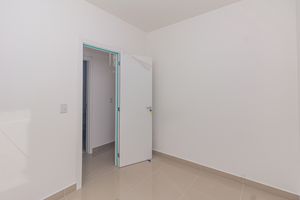Image 17 - 895681