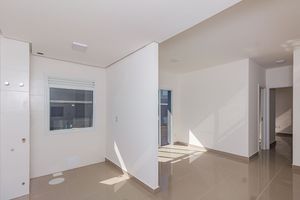 Image 9 - 895681