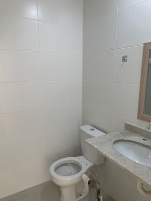 Image 11 - 895681