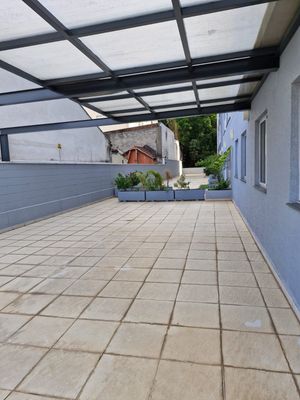 Image 11 - 895685