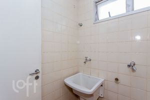 Image 19 - 895693