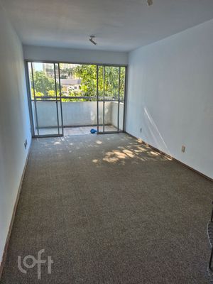 Image 7 - 895693
