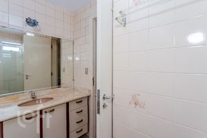 Image 17 - 895693