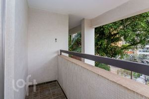 Image 26 - 895693