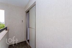 Image 29 - 895693