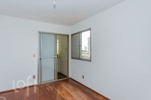 Image 21 - 895693