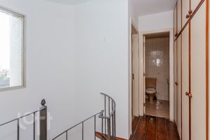 Image 11 - 895693