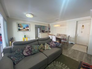Image 1 - 895694