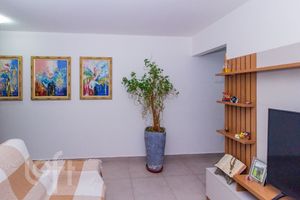 Image 1 - 895695