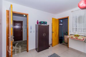 Image 4 - 895695