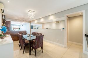 Image 10 - 895696