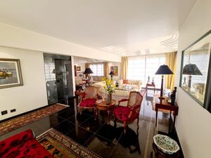 Image 10 - 895697