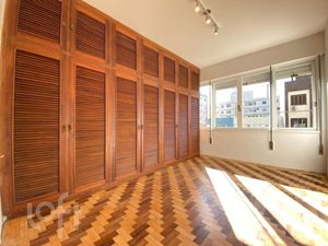 Image 19 - 895704