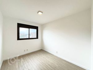 Image 19 - 895712