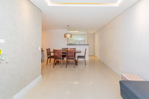 Image 9 - 895716