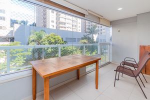 Image 4 - 895716