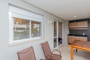 Image 1 - 895716