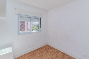 Image 21 - 895716