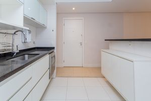 Image 24 - 895716
