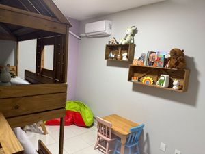Image 18 - 895720