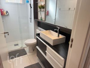 Image 19 - 895720