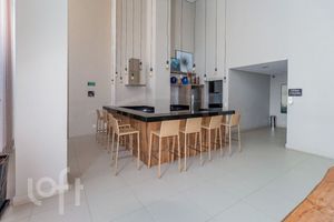Image 27 - 895723