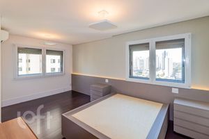 Image 8 - 895723