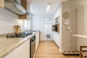 Image 5 - 895727