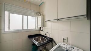 Image 7 - 895730