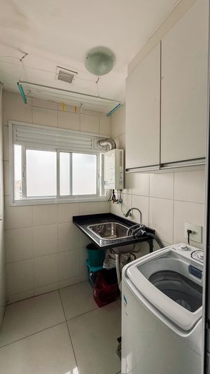 Image 6 - 895730