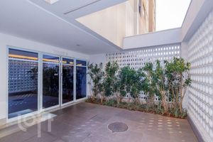 Image 65 - 895732