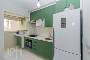 Image 6 - 895732