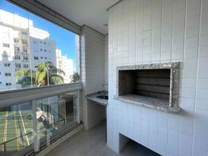 Image 13 - 895738