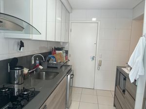 Image 7 - 895742