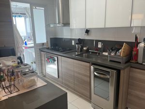 Image 8 - 895742