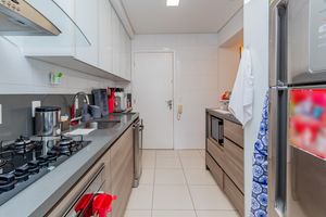 Image 21 - 895742