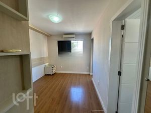 Image 8 - 895743